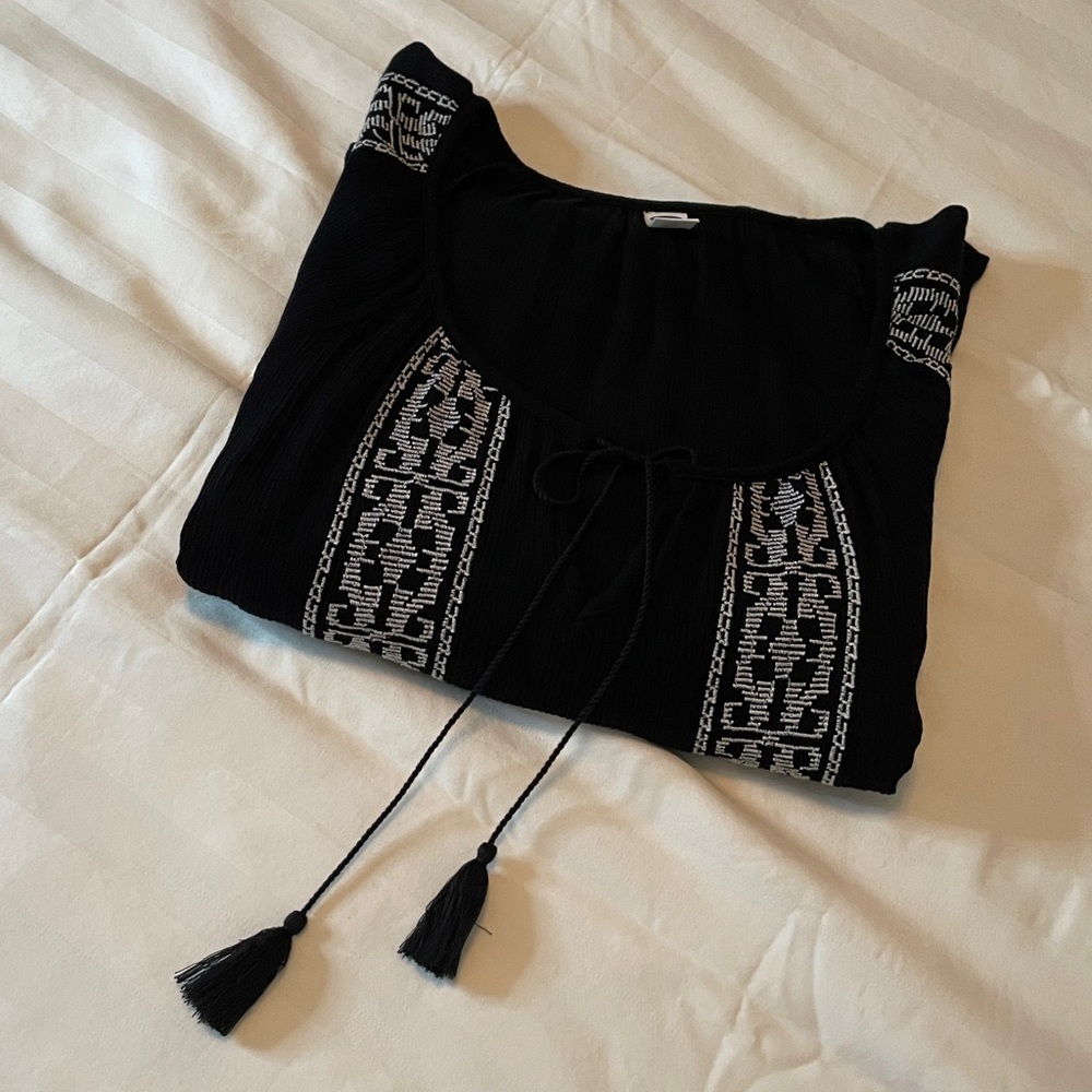 ❤️ XL top! Old Navy - Black Blouse with White Accents - XL blouse - Picture 6 of 16